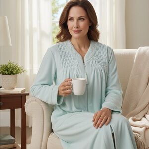 Miss Elaine Light Blue Quilted Robe